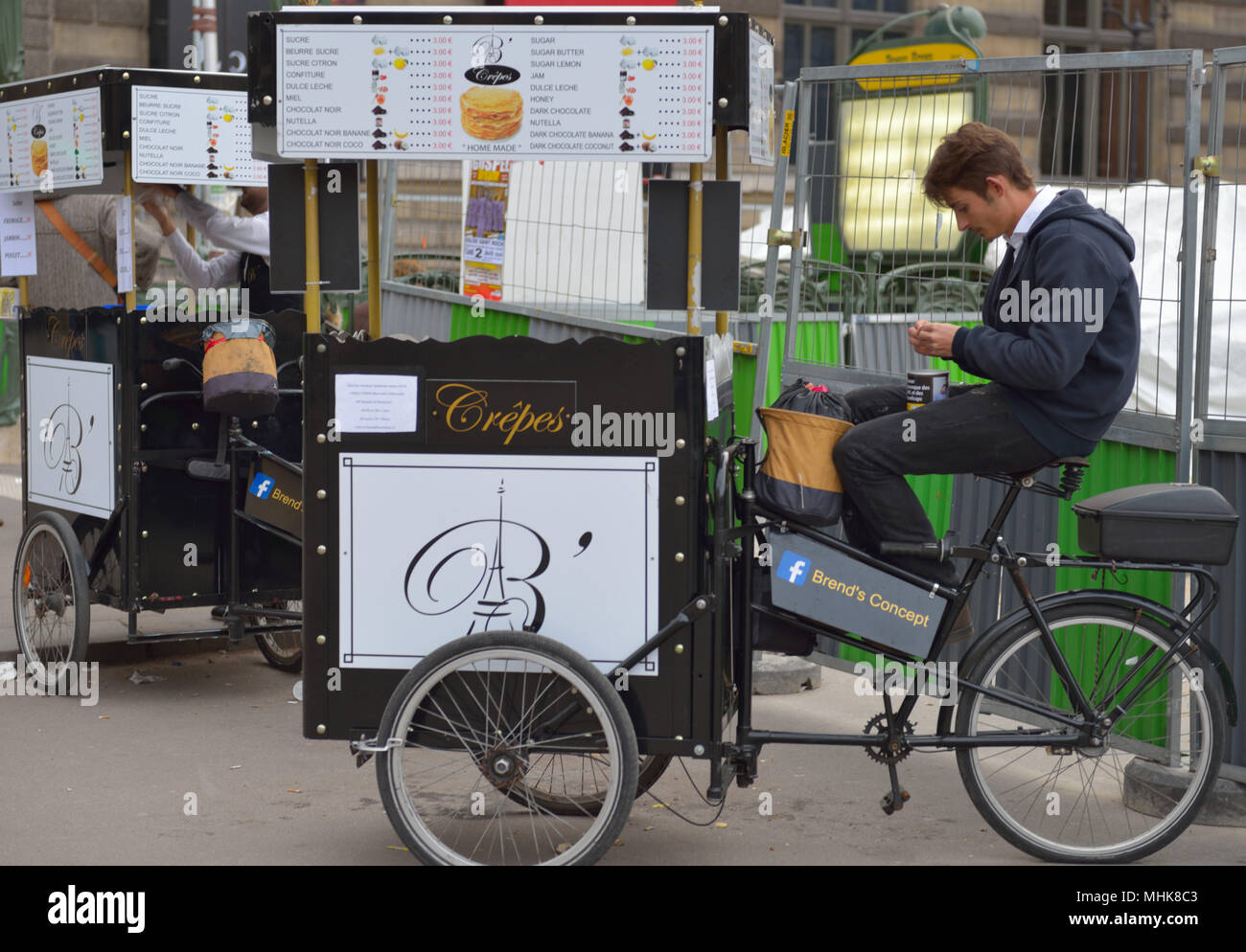 Crêpes françaises sur roues, Paris FR Banque D'Images