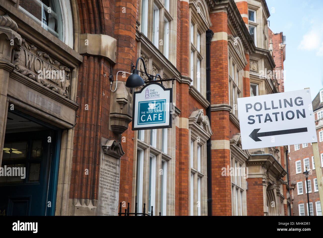 Londres, Royaume-Uni. 1er mai 2018. Un signe à Westminster indiquant un bureau de scrutin pour voter dans cette semaine d'élections aux conseils locaux. Credit : Mark Kerrison/Alamy Live News Banque D'Images