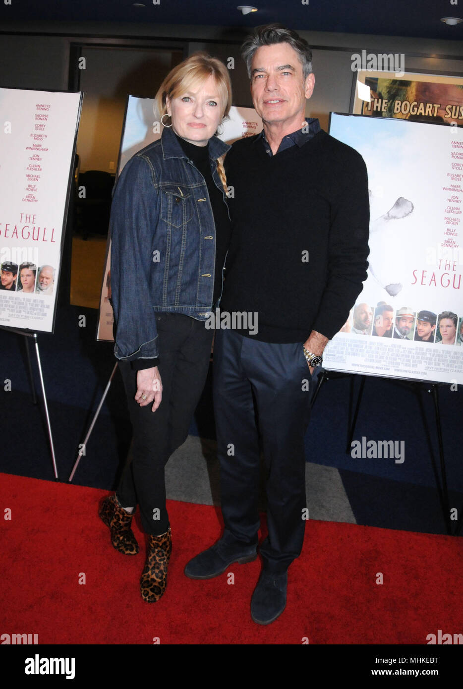 Los Angeles, Californie, USA. 1er mai 2018. (L-R) Paula Harwood et l'acteur Peter Gallagher assister à la première de Sony Pictures Classics' 'La Mouette' au Writers Guild Theatre Le 1 mai 2018 à Beverly Hills, Californie. Photo de Barry King/Alamy Live News Banque D'Images