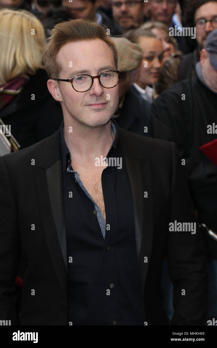 Londres, Royaume-Uni. 1er mai 2018. Assister à des célébrités de la presse nuit d'Échecs musicaux au London Coliseum, au centre de Londres. Crédit : Martin Evans/Alamy Live News Banque D'Images