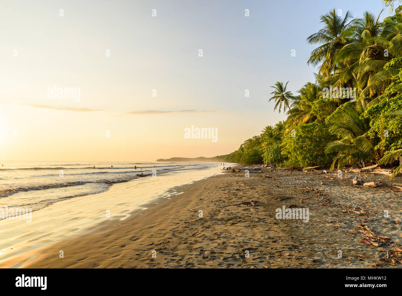 Coucher du soleil à Paradise beach à Uvita, Costa Rica belles plages et la forêt tropicale à