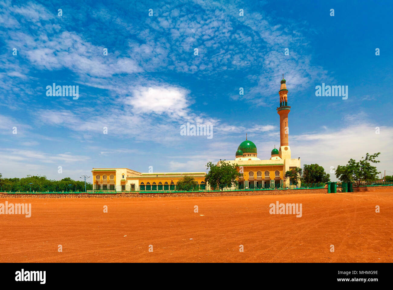 Vue extérieure de la Grande Mosquée de Niamey, financé avec l'argent du gouvernement libyen de Kadhafi, Niamey, Niger Banque D'Images