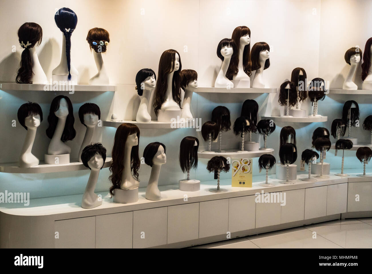 Magasin de perruque en Chine Photo Stock - Alamy