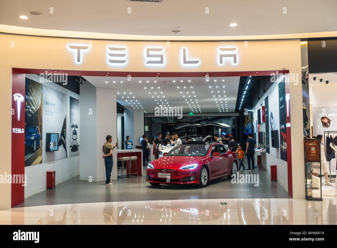 Tesla concessionnaire automobile à Shenzhen, Chine Banque D'Images