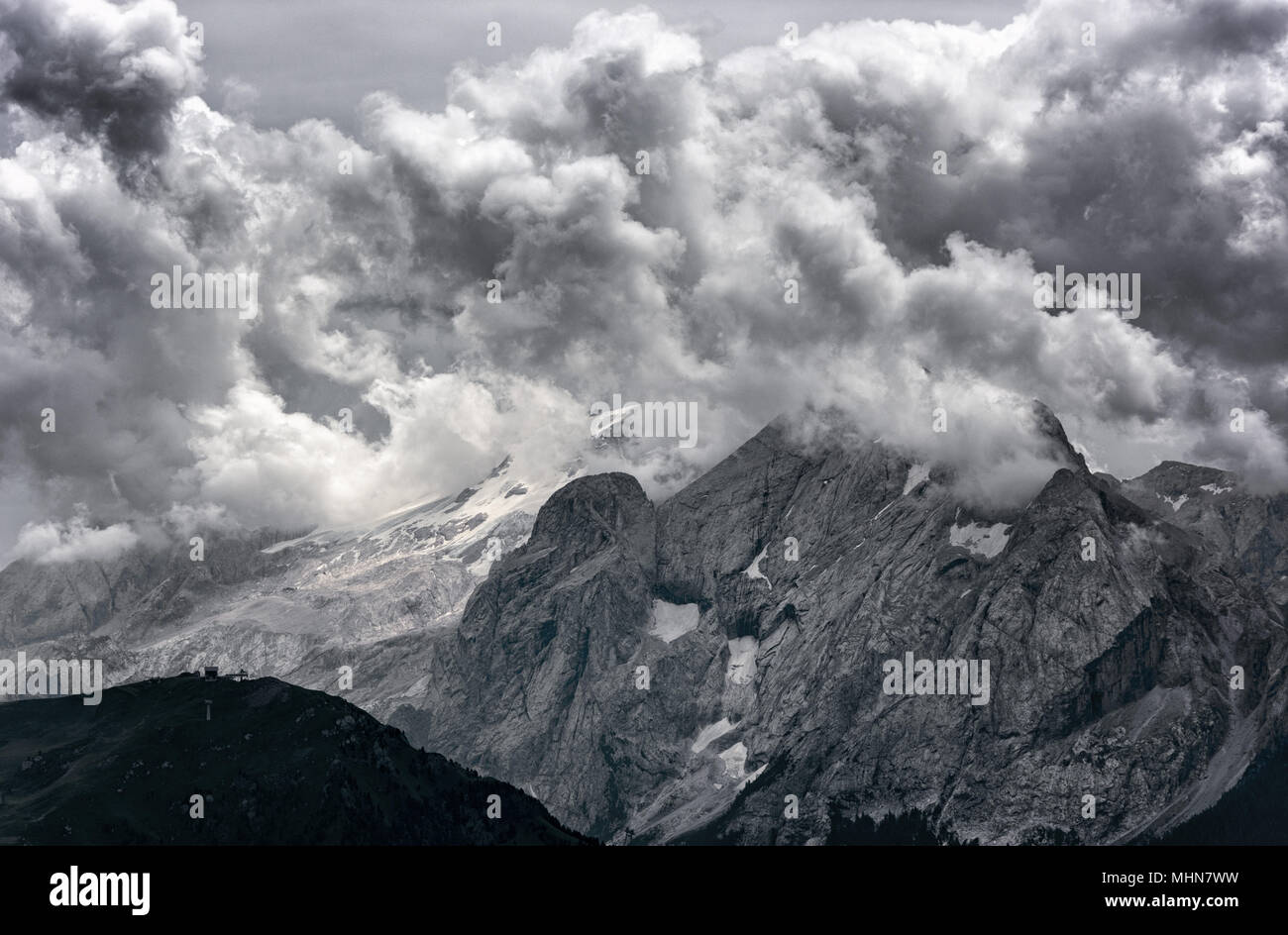 Nuages sur les Dolomites Banque D'Images