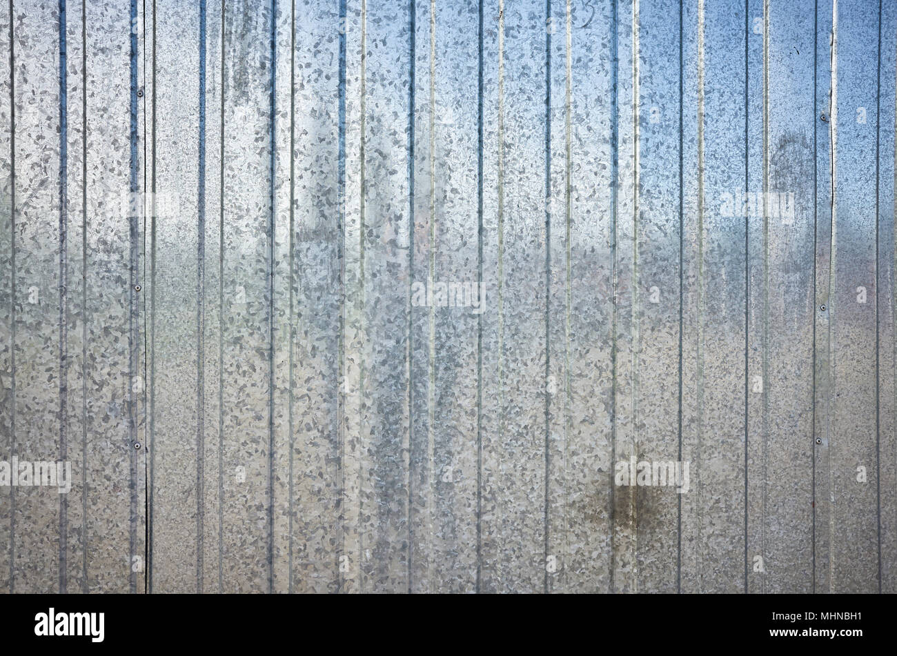 Feuille de métal ondulé Weathered wall background. Banque D'Images