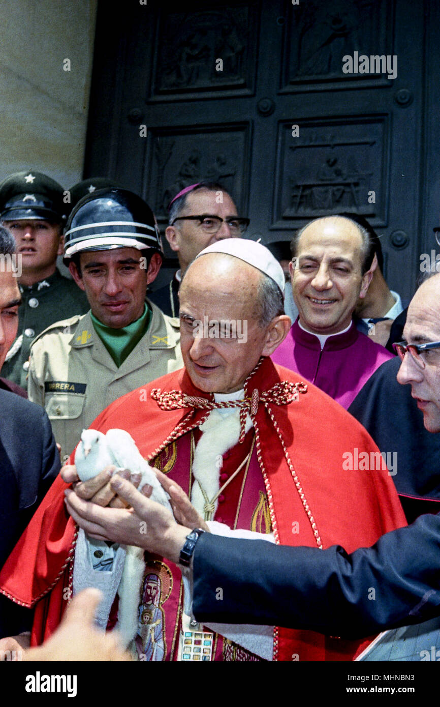 Le pape Paul VI avec colombe blanche - 20/25 août 1969 Banque D'Images