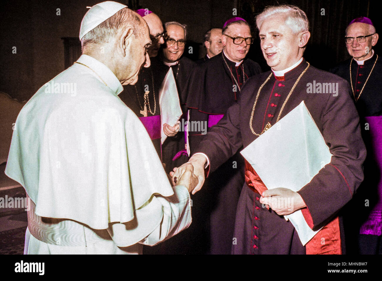Le pape Paul VI et le cardinal Ratzinger 13  1977 10 Banque D'Images
