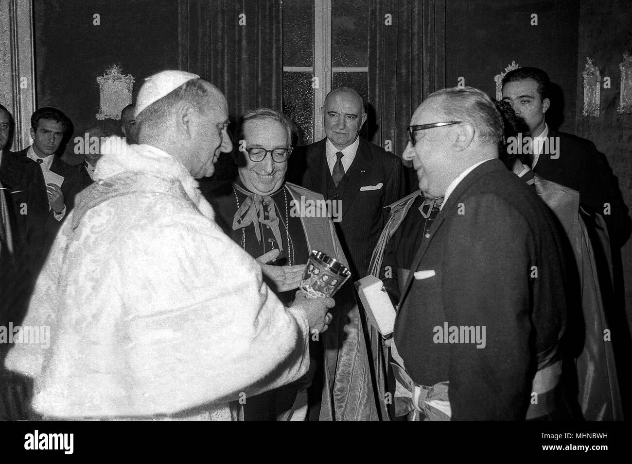 Après environ un siècle de Rome (le Pape Pie XI a été le dernier pape dans le Campidoglio) Le Pape Paul VI il voit dans le capitole 16 04 1966 Banque D'Images