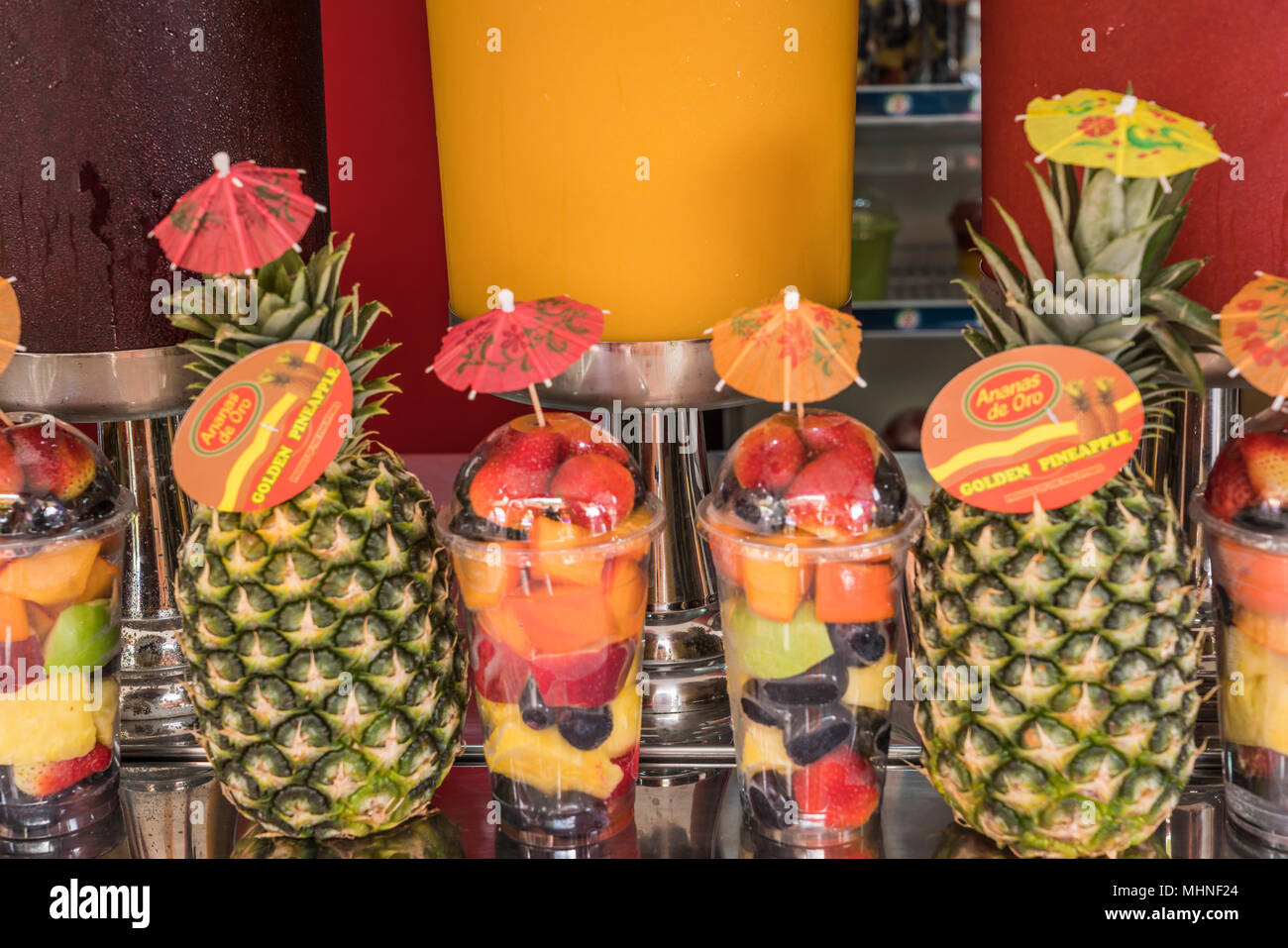 Un kiosque de rafraîchissements jus de fruit au Miracle Gardens à Dubaï, Émirats arabes unis, au Moyen-Orient. Banque D'Images