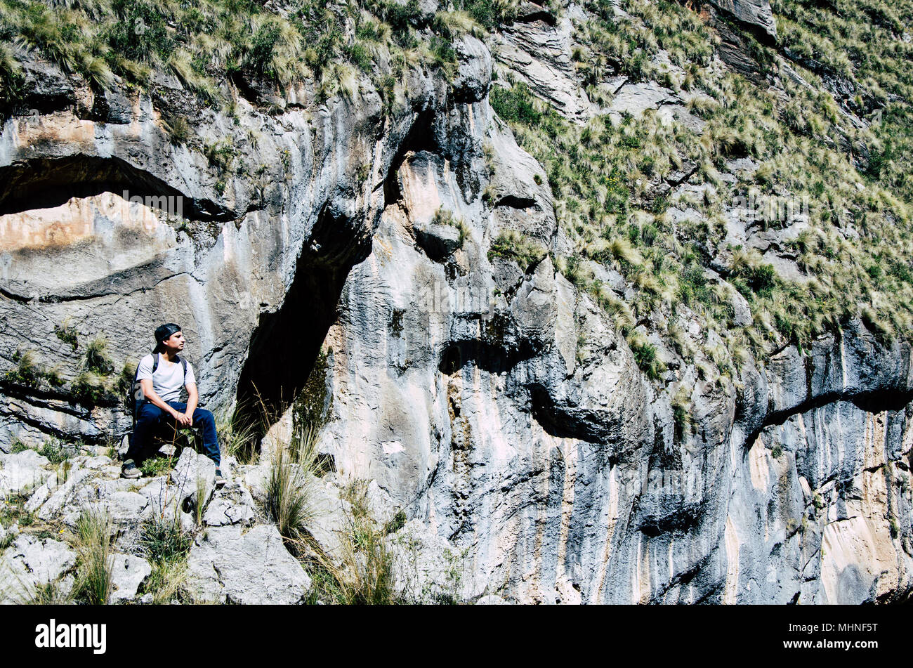 Au bord de la falaise à Ayacucho - Pérou Banque D'Images