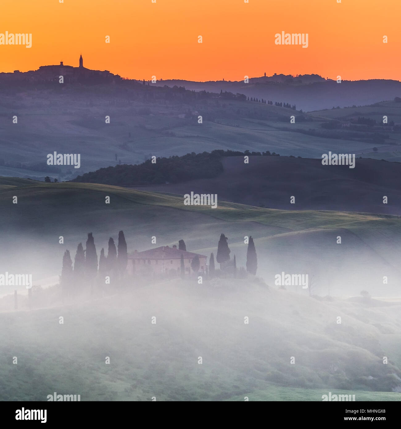 Paysage de Toscane au lever du soleil Banque D'Images