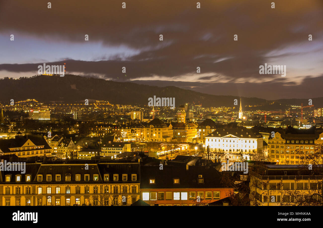 Vue de nuit sur le centre-ville de Zurich - Suisse Banque D'Images