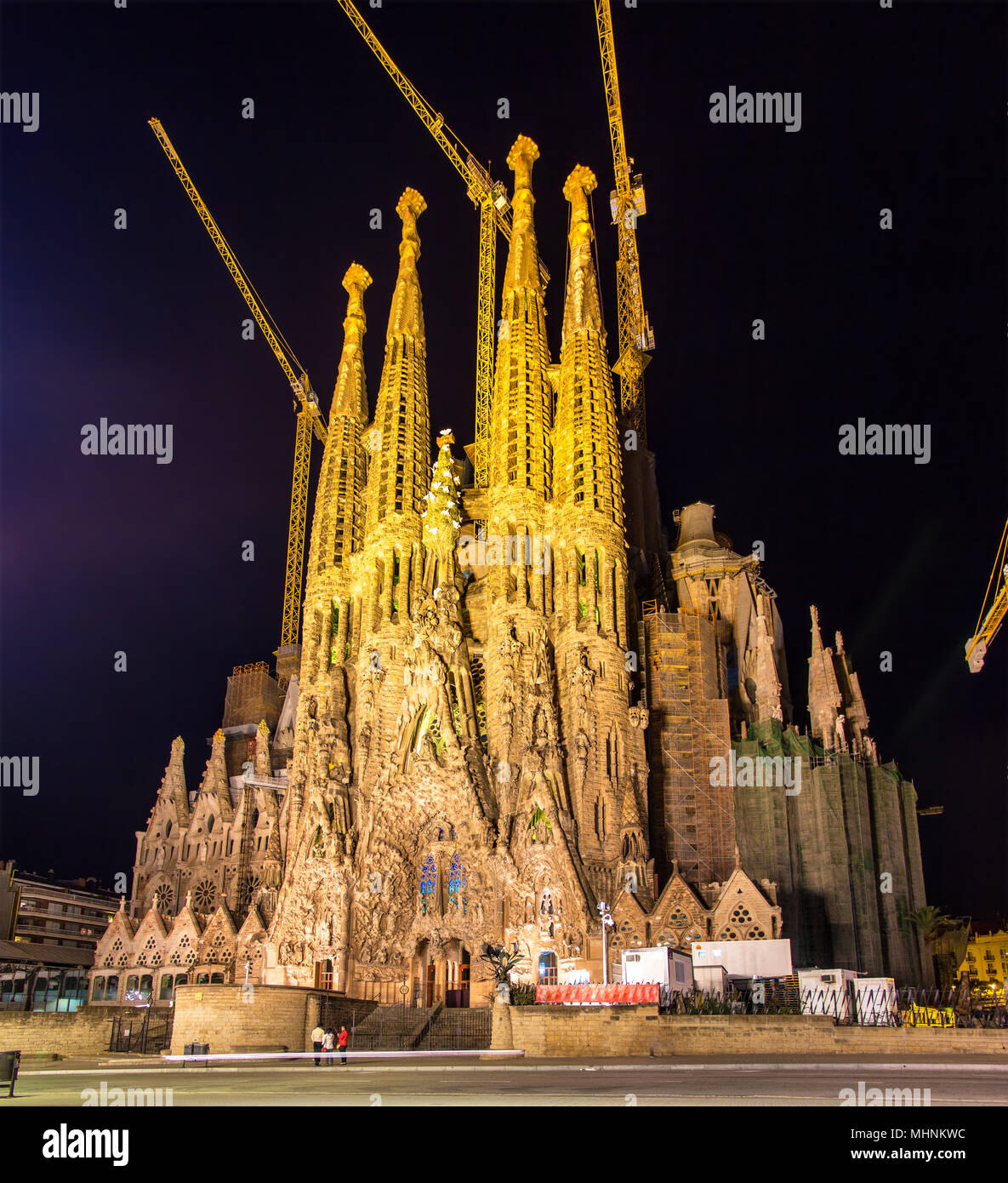 Vue de nuit sur la Sagrada Familia à Barcelone Banque D'Images