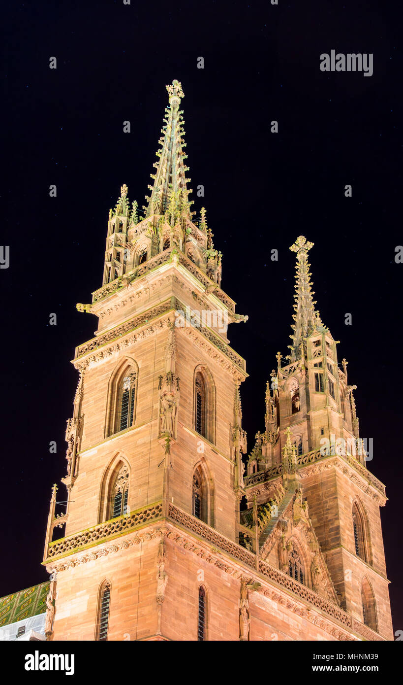 La Cathédrale de Bâle par nuit - Suisse Banque D'Images