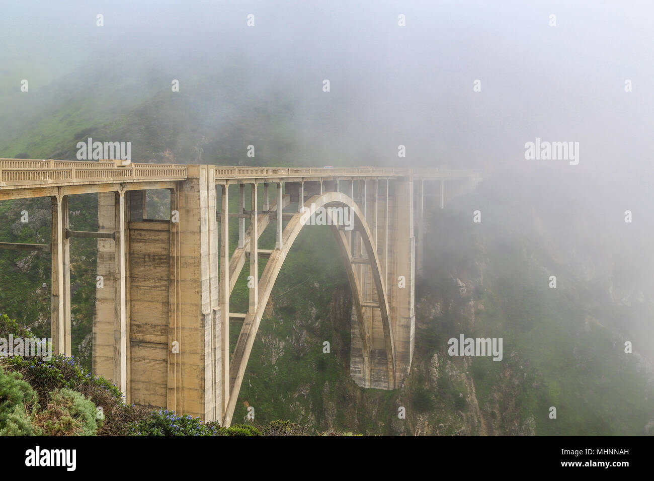 Bixby bridge avec brouillard Banque D'Images