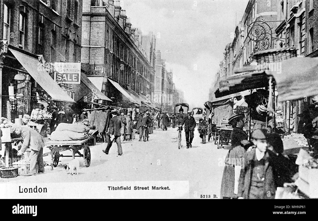 Marché dans Great Titchfield Street, Londres Banque D'Images