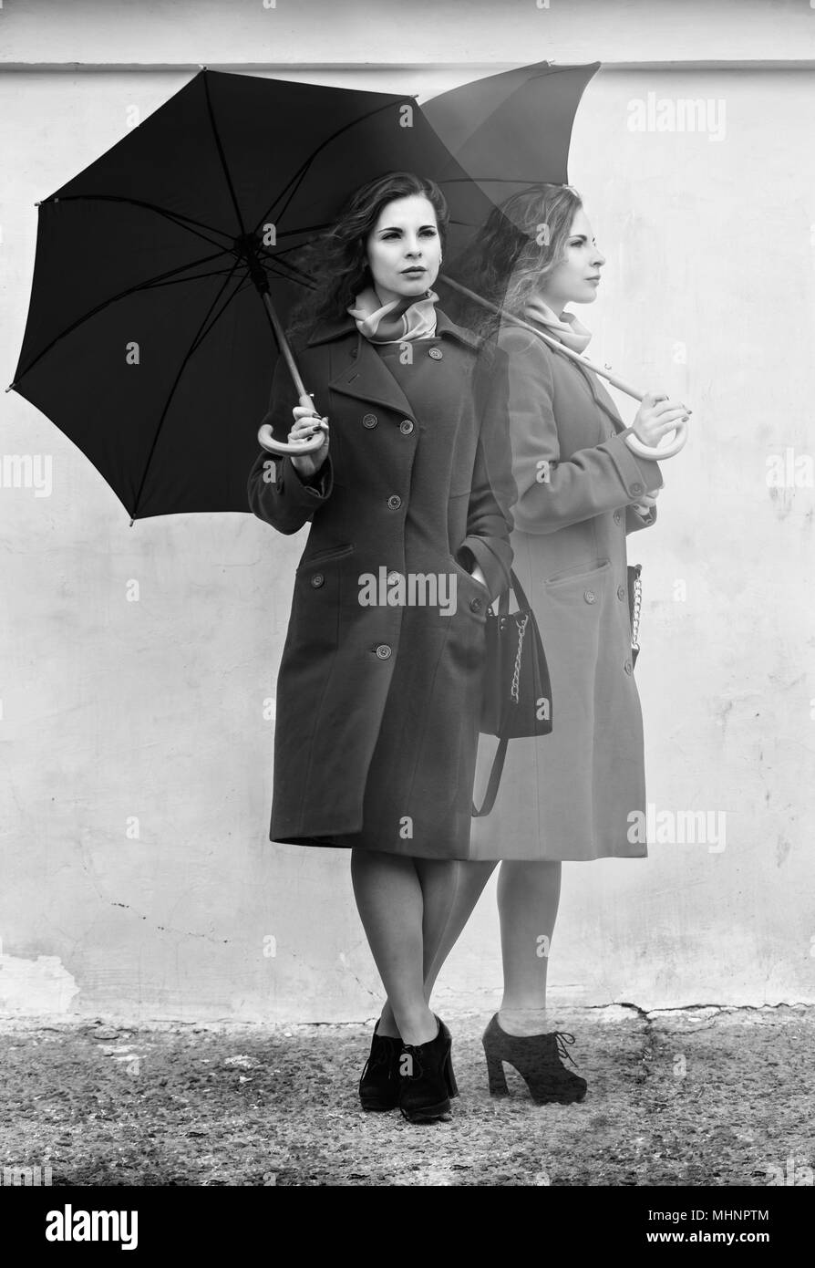 La femme est en attente de la réunion. Collage surréaliste Banque D'Images