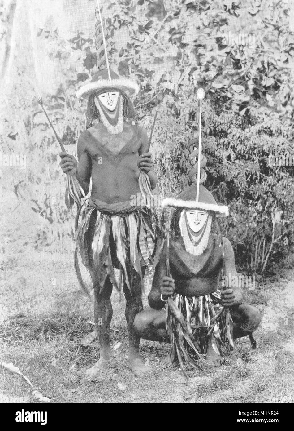 La Mélanésie. La Mélanésie. Esprit des masques dans la péninsule de Gazelle ; 1900 old print Banque D'Images