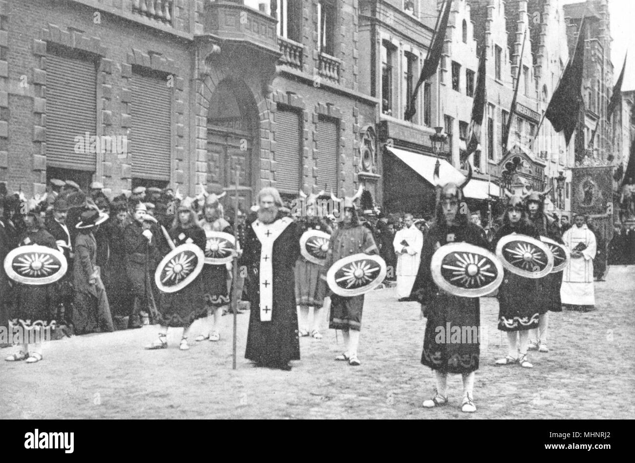 La Belgique. La procession du Saint-Sang, Bruges. St Jean Berchmans 1900 Banque D'Images