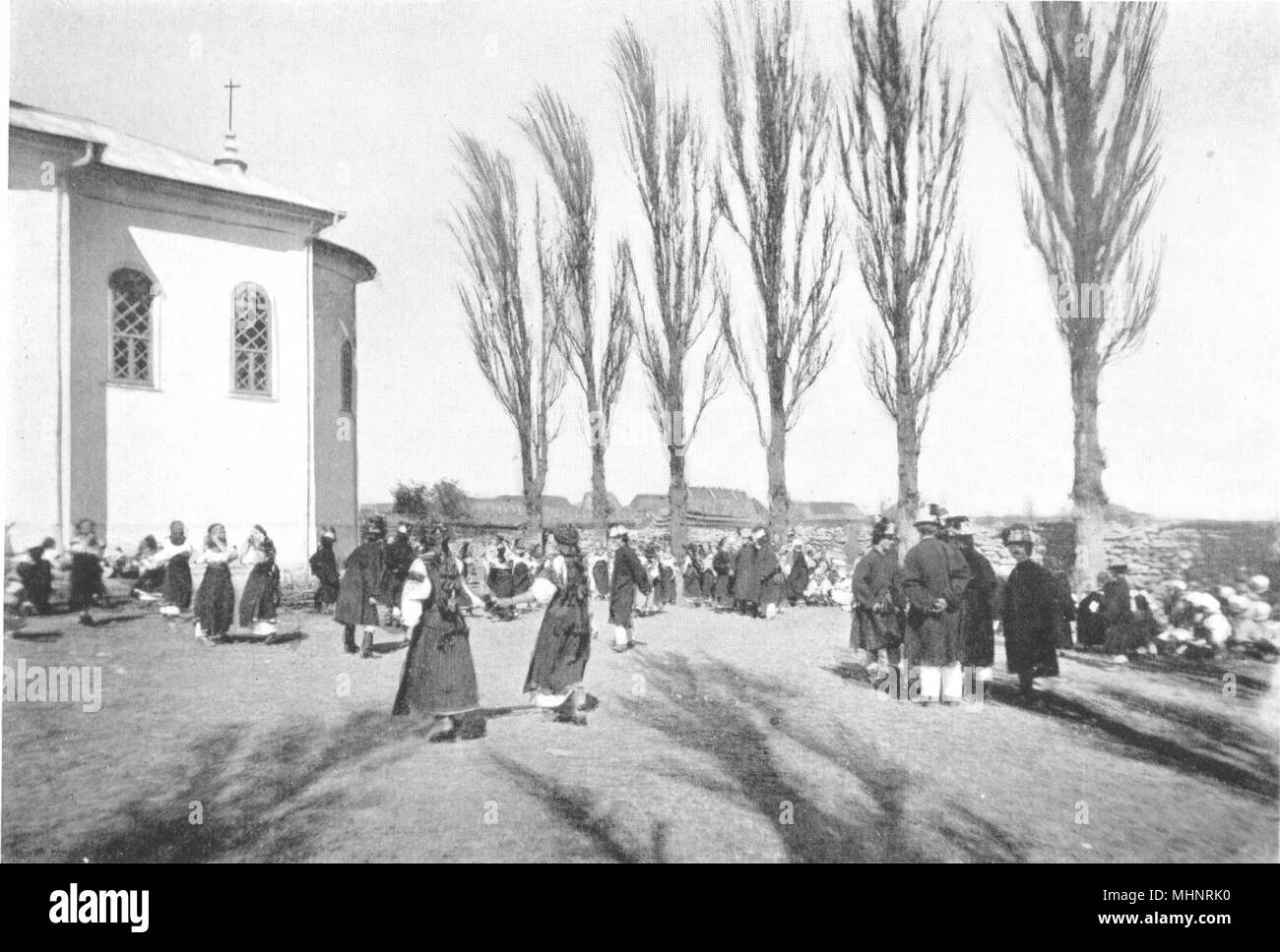 L'UKRAINE. Le dimanche de Pâques ; village près de Tarnopol Ternopil 1900 vieux ancien Banque D'Images