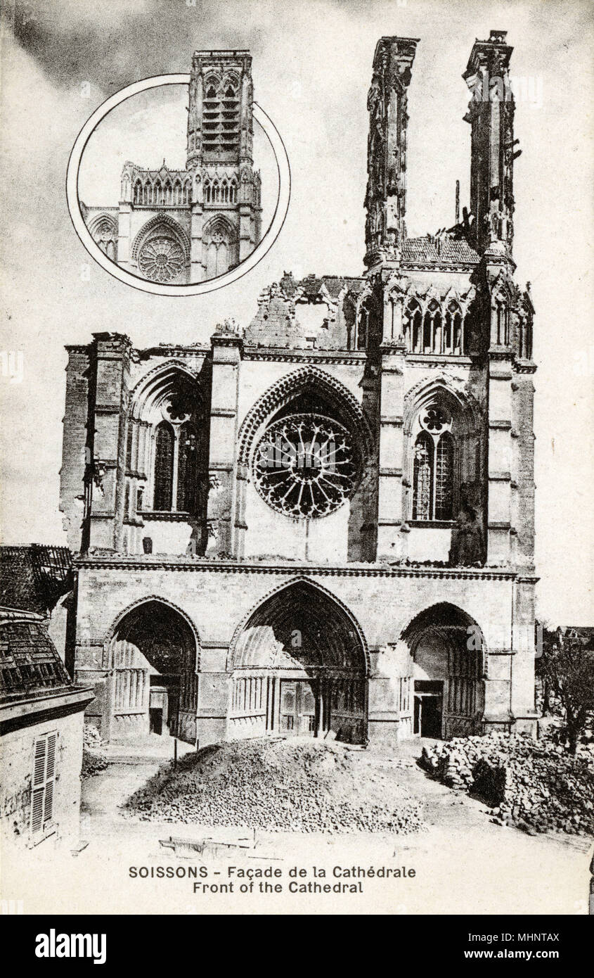 WW1 - France - Soissons - la façade endommagée de la cathédrale Banque D'Images