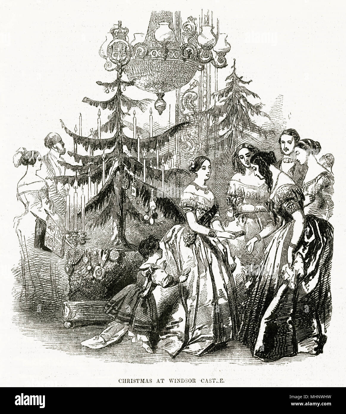 Gravure de intéressant la reine Victoria à Winsor Castle dans le dessin- prix, présentant des cadeaux à ses invités en 1846. La chambre était entouré de plusieurs arbres de Noël allemand près de huit pieds de hauteur, placés dans des peuplements vert, quelques glaçons et dépoli à ressembler à la neige et d'autres ont été joliment ornée de décorations et chaque arbre rapide illuminé avec soixante-deux des bougies de cire et suspendu avec bon-bons, intastefully non commerçante ornée des sacs et boîtes pour la présentation en tant que souvenirs de Noël à Sa Majesté. Deux ans plus tard "l'Illustrated London News," en 1848 publishe Banque D'Images