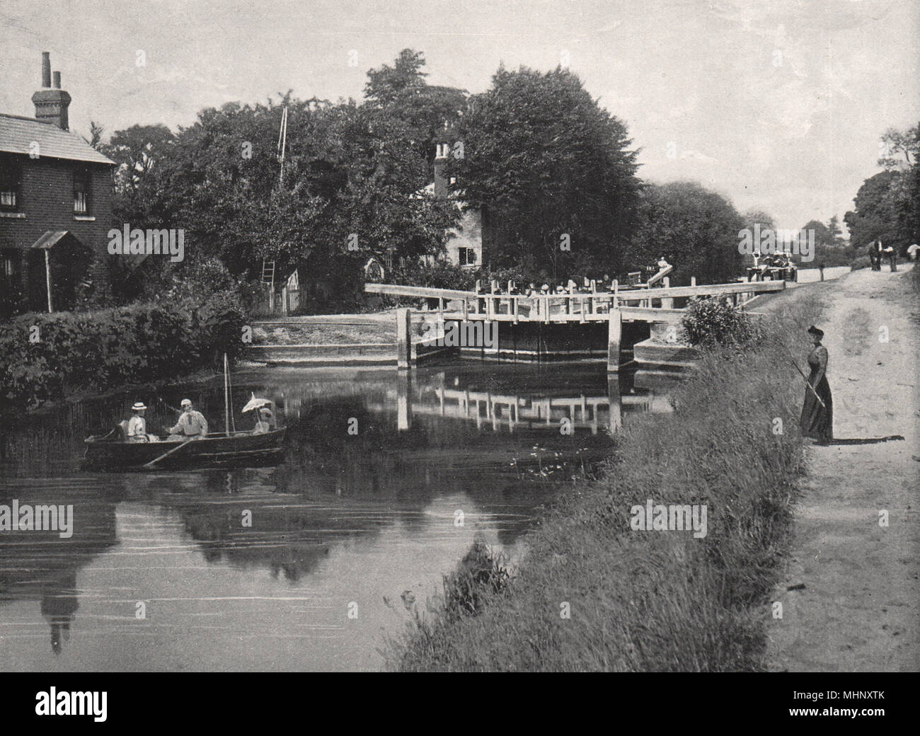 Dans le Berkshire. Sonning. verrouillage sur la Thames 1900 ancienne vintage print photo Banque D'Images