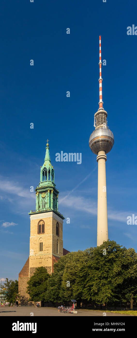 Tour radio dans la capitale verte berlin Banque de photographies et  d'images à haute résolution - Alamy