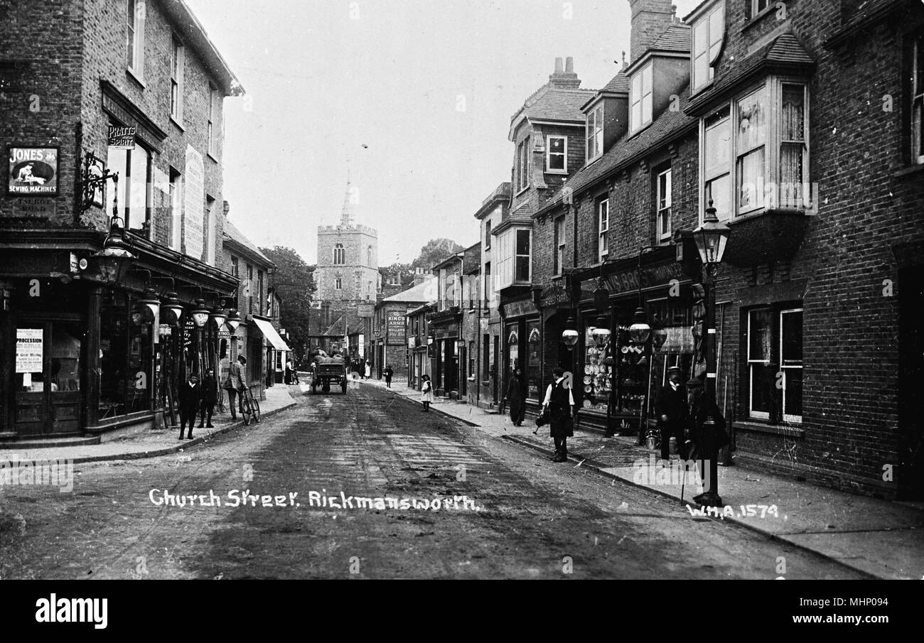 La rue de l'église, Rickmansworth, Hertfordshire. Date : vers 1900 Banque D'Images