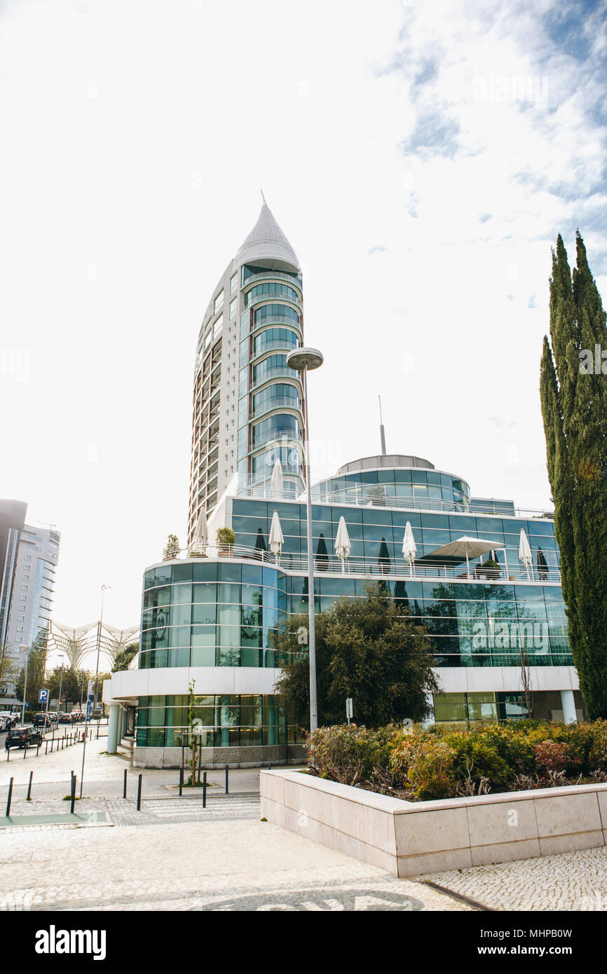 Portugal, Lisbonne 29 avril 2018 : centre commercial Vasco da Gama avec son architecture unique Banque D'Images