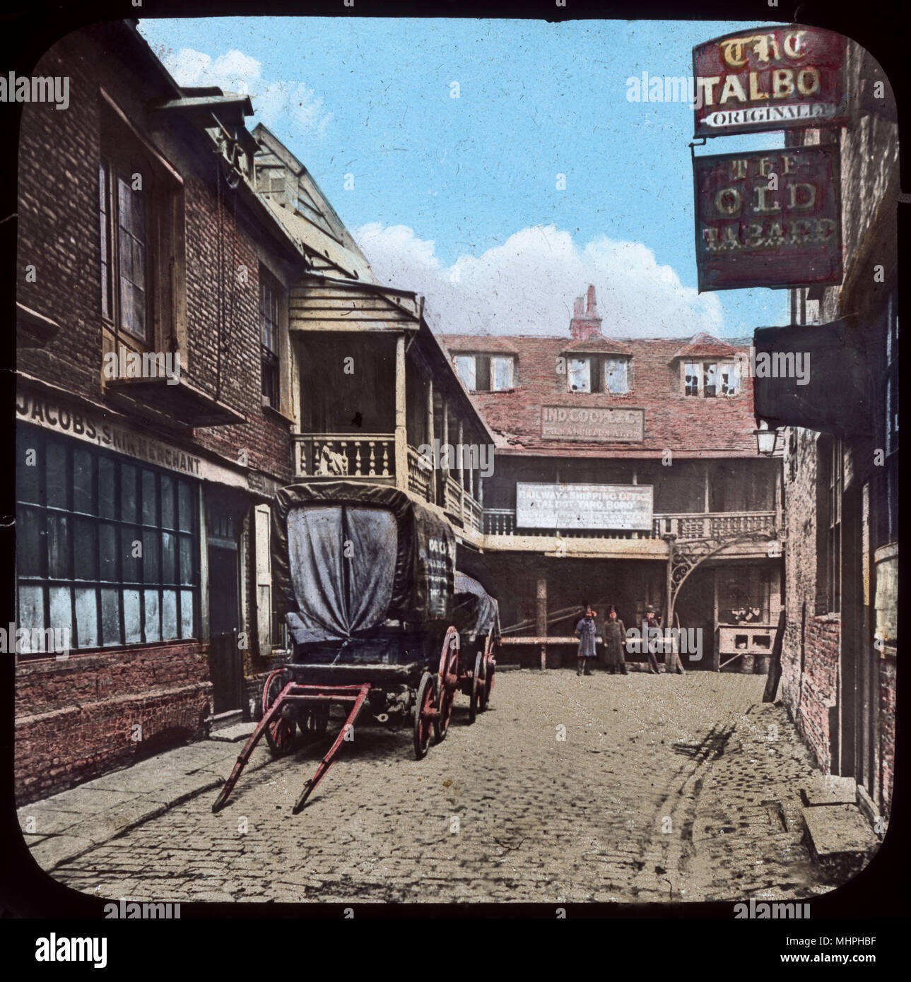 Cour de la Tabard Inn, Southwark, Londres, le point de départ de Chaucer's long poème narratif, les Contes de Canterbury. Date : vers 1870 Banque D'Images