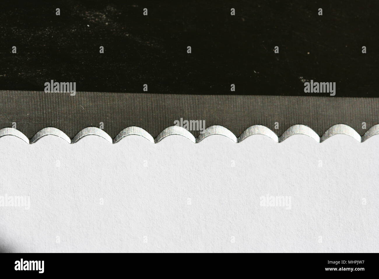 Couteau à pain lame dentelée Banque D'Images