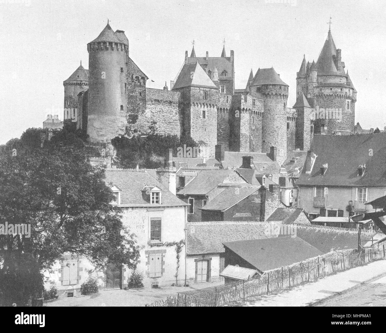 ILLE-et-Vilaine. Château de Vitré 1902 ancienne vintage print photo Banque D'Images