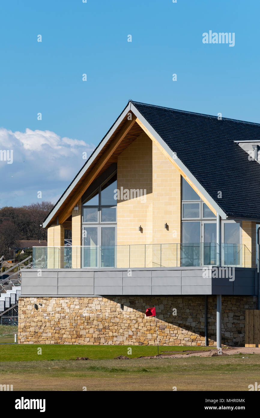 Voir nouveau pavillon 9a ouvert Avril 2018) à Carnoustie Golf Links de Carnoustie, Angus, Scotland, UK. Carnoustie est lieu de la 147e Ouvrir Championsh Banque D'Images