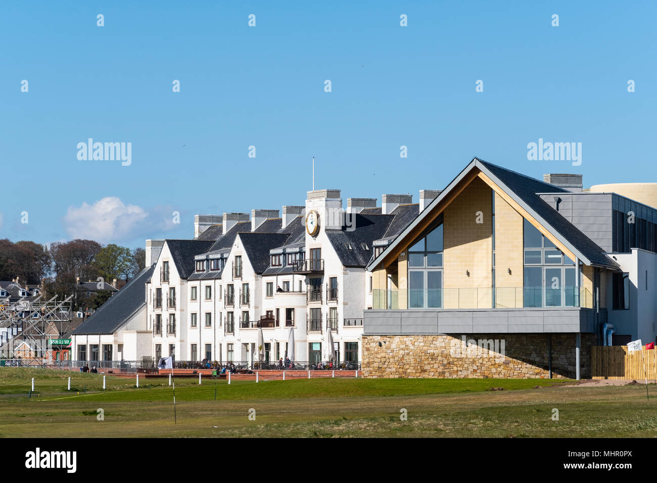 Avis de Carnoustie Golf Hotel derrière 18ème Green à Carnoustie Golf Links de Carnoustie, Angus, Scotland, UK. Carnoustie est lieu de la 147e Banque D'Images