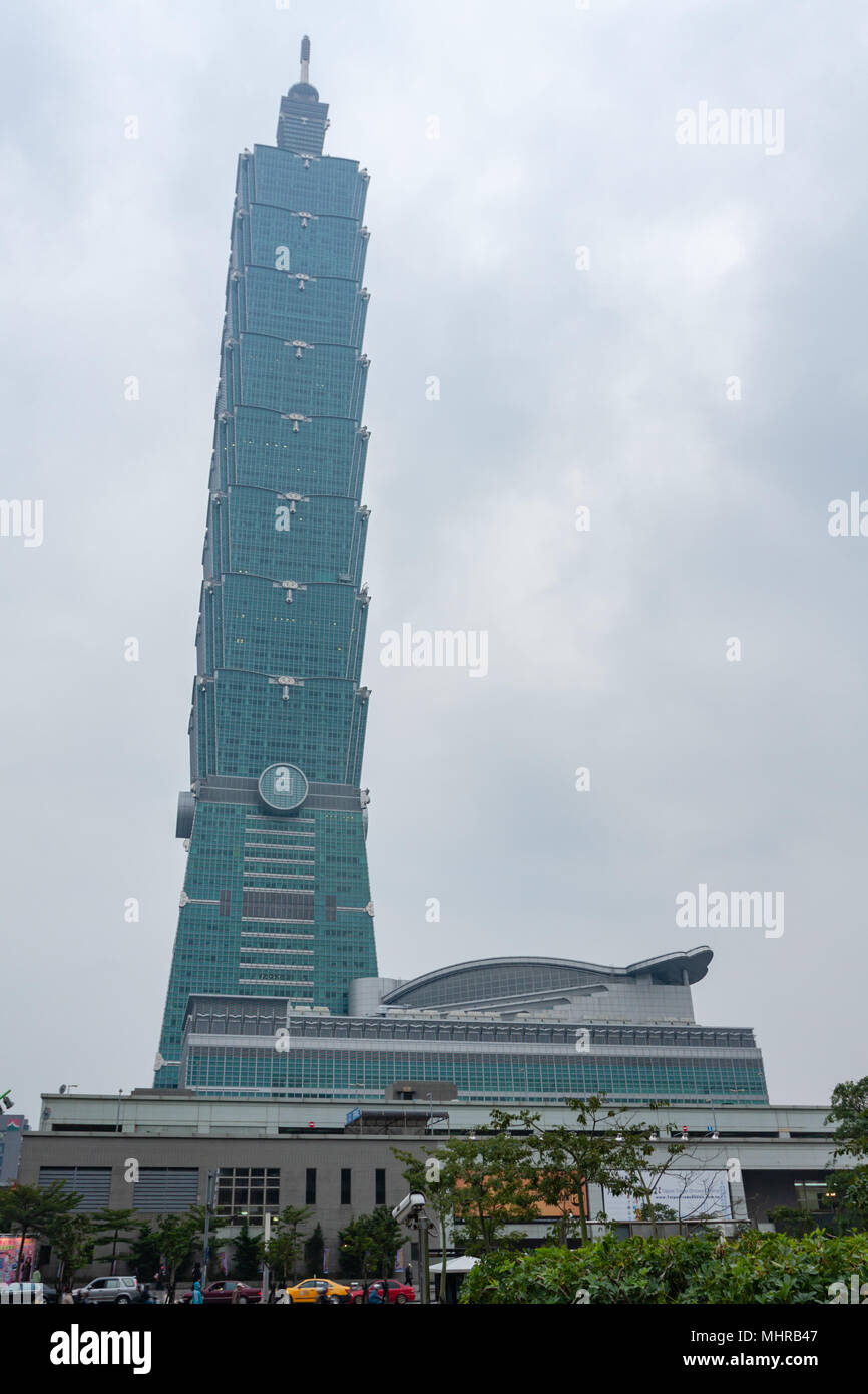 La tour Taipei 101, un gratte-ciel dans le quartier de Xinyi, low angle view, looking up, Taipei, Taiwan Banque D'Images