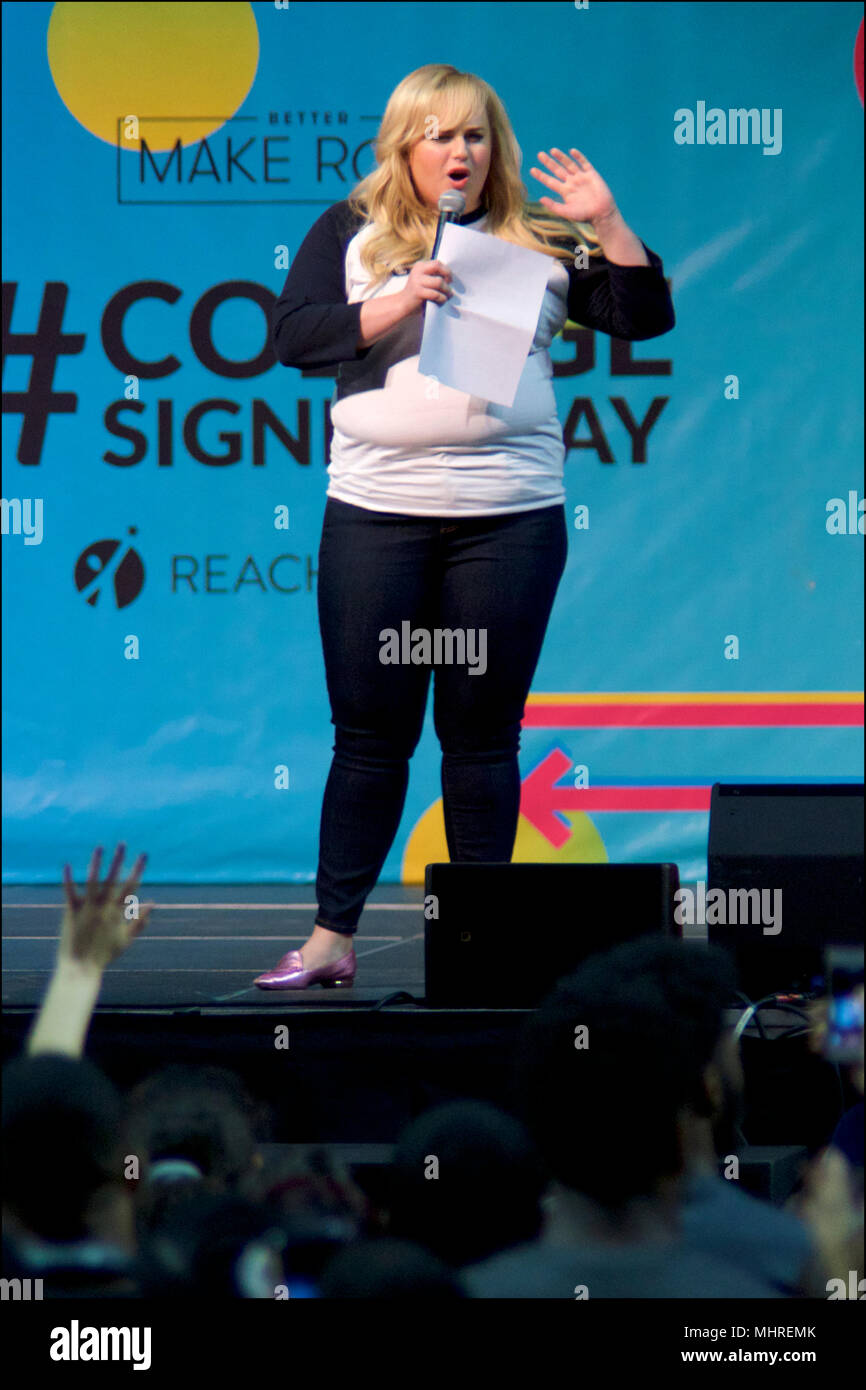 Philadelphie, USA. 2 Mai 2018Michelle Obama est rejoint par les étudiants, des étoiles, des artistes et des athlètes pour la cinquième Journée annuelle de signature Collège, hébergé par viser plus haut, à Temple Centre Liacouras contacteront si en Amérique du Philadelphia, le 2 mai 2018. L'ancienne Première dame est rejoint par 7.000 étudiants et (scène) stars, les artistes et les athlètes y compris Bradley Cooper, Rebel Wilson, Zendaya, Robert De Niro, Camila Cabello, Questlove, Anthony Mackie et Janelle Monae. Credit : Bastiaan Slabbers/Alamy Live News Banque D'Images