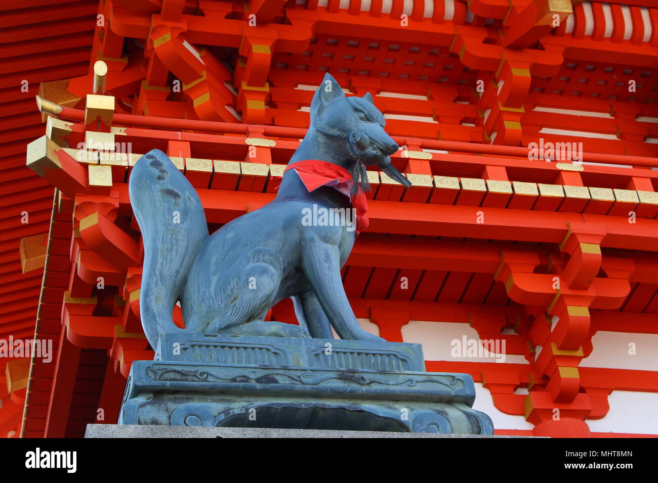 Statue de Fox - Okami - Inari dieu Shinto japonais Banque D'Images