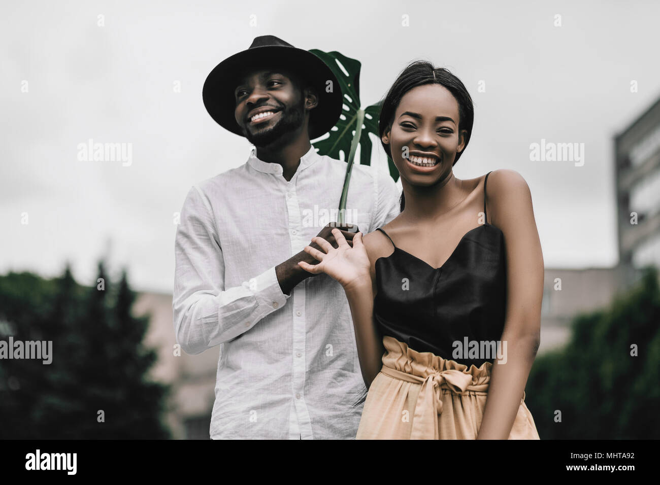 African American love couple. Rapport heureux, souriant noirs Banque D'Images