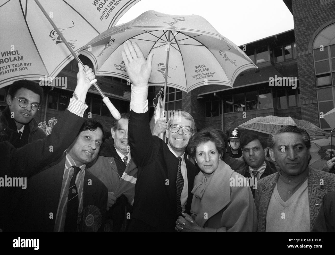 John Major et son épouse Norma sur la piste de campagne électorale à Birmingham 7/4/92. Photo de DAVID BAGNALL Banque D'Images