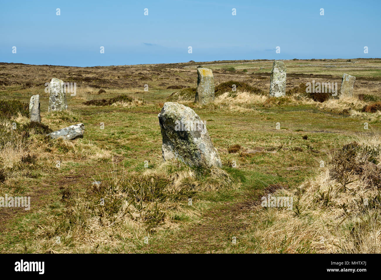 Neuf jeunes filles à l'âge du Bronze Stone Circle aussi connu comme Boskednan Stone Circle ou neuf pierres de Boskednan. Près de hommes une tol terré dans pierre Cornwall UK Banque D'Images