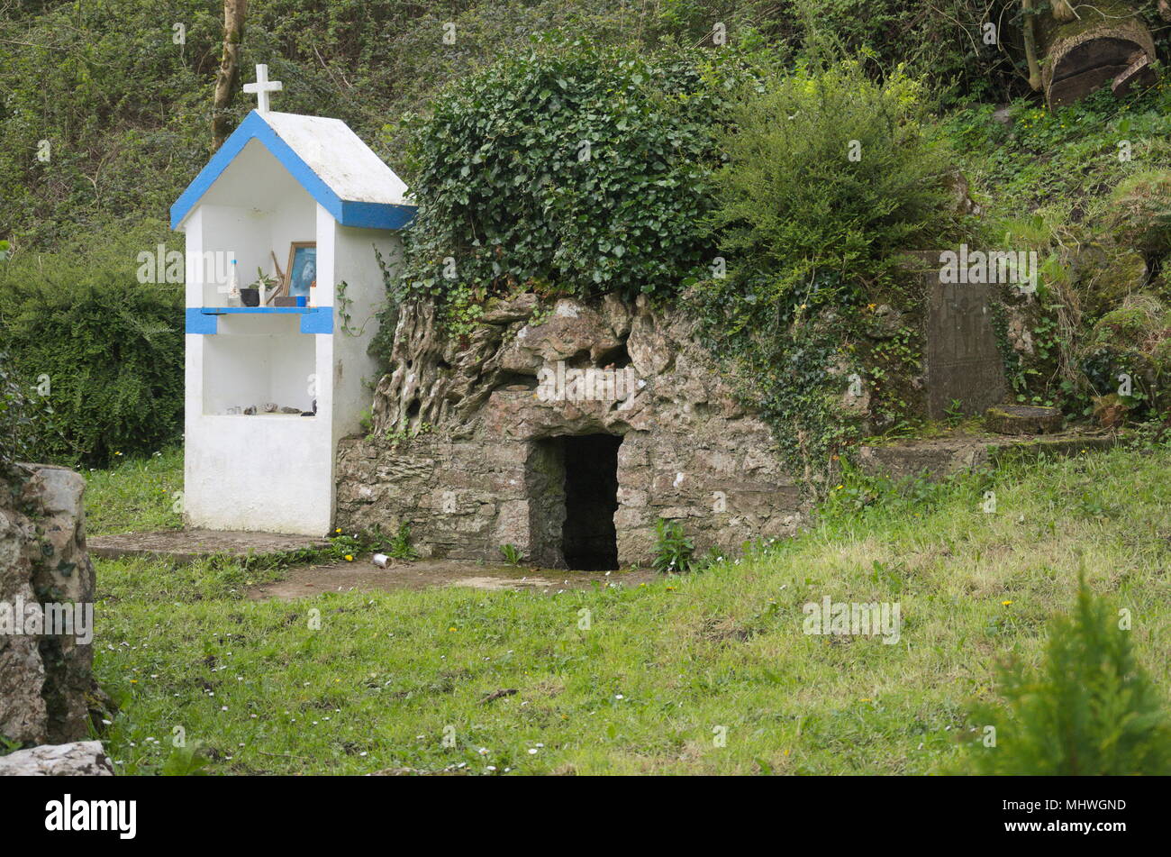 Puits sacré et sanctuaire catholique Banque D'Images Puits sacré et sanctuaire catholique Banque D'Images
