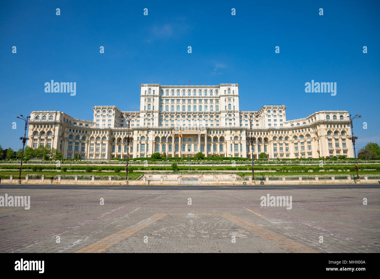 Bâtiment de parlement roumain à Bucarest est le deuxième plus grand bâtiment au monde Banque D'Images