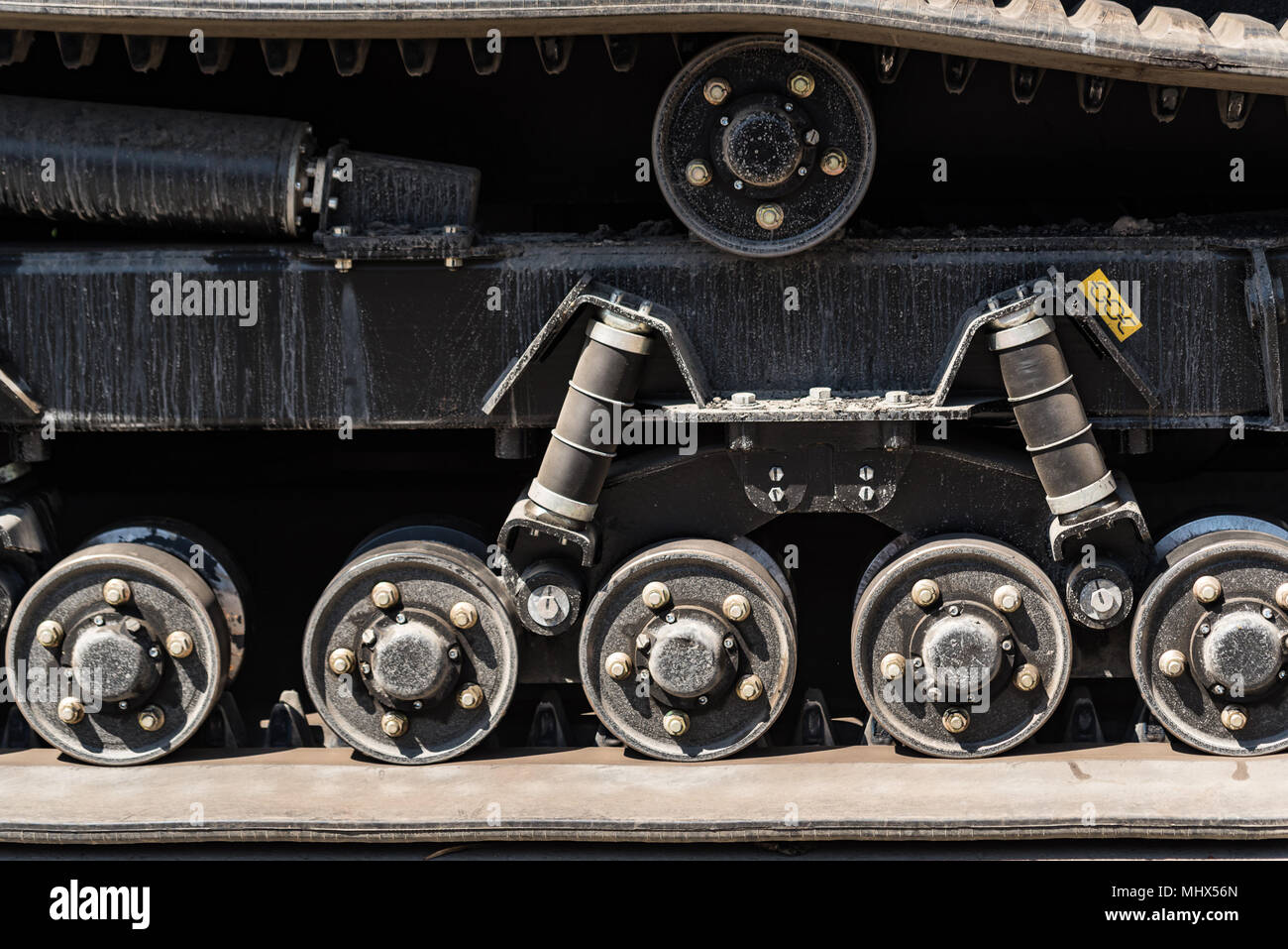 Une image en gros plan de la bande de roulement en caoutchouc chenilles du tracteur Banque D'Images