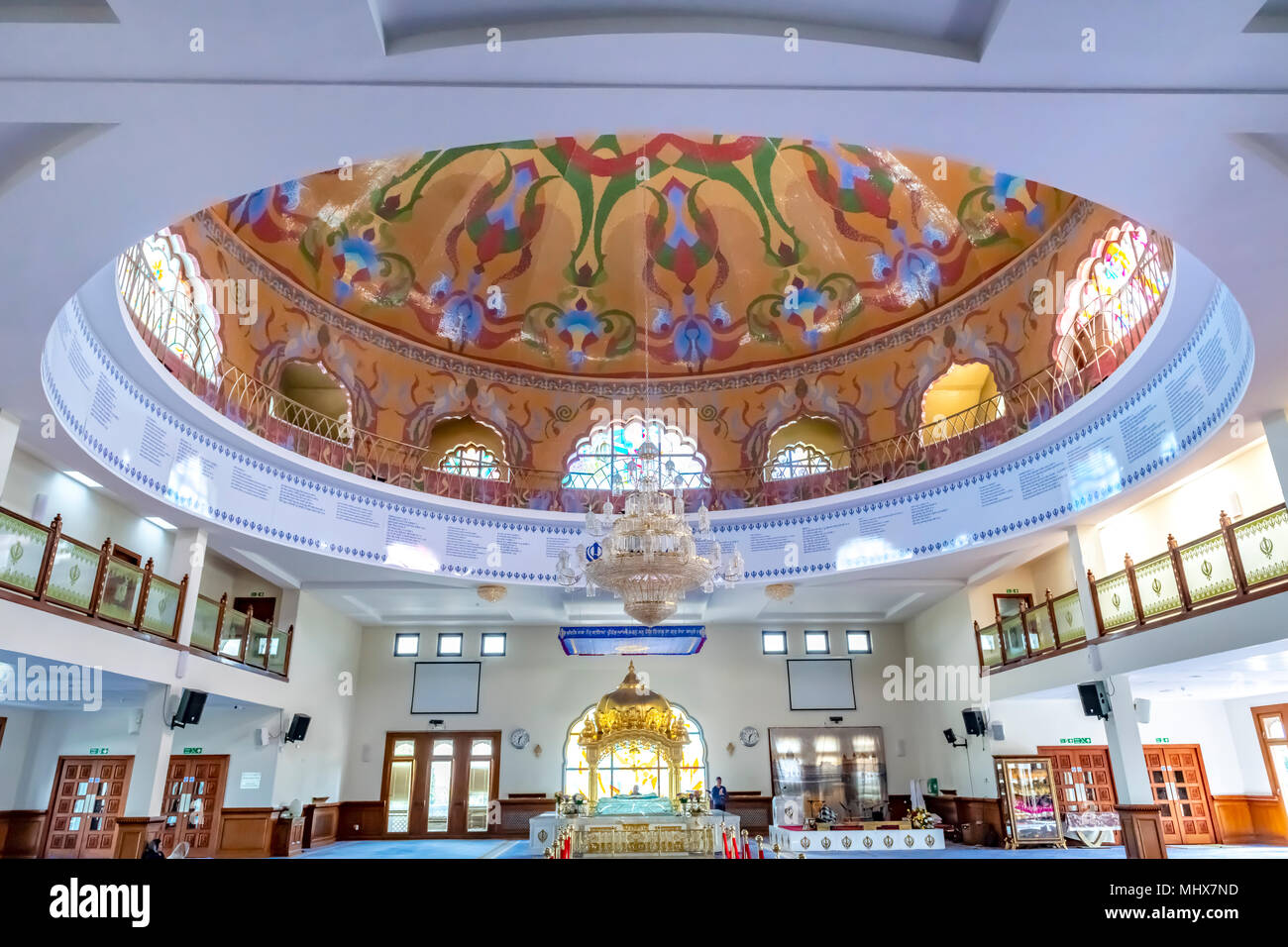 L'intérieur du dôme et Manji Sahib Guru Nanak Darbar Gurdwara, le magnifique temple Sikh Gurdwara ( ) à Gravesend Kent Banque D'Images