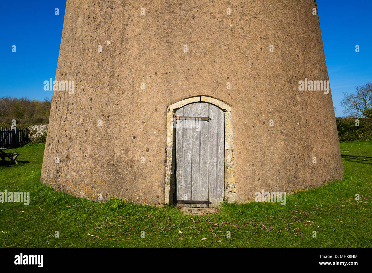 Knowle Mill, aujourd'hui connu sous le nom de moulin à vent de Bembridge, est une tour moulin à Bembridge, Isle of Wight, Hampshire, Angleterre. Banque D'Images