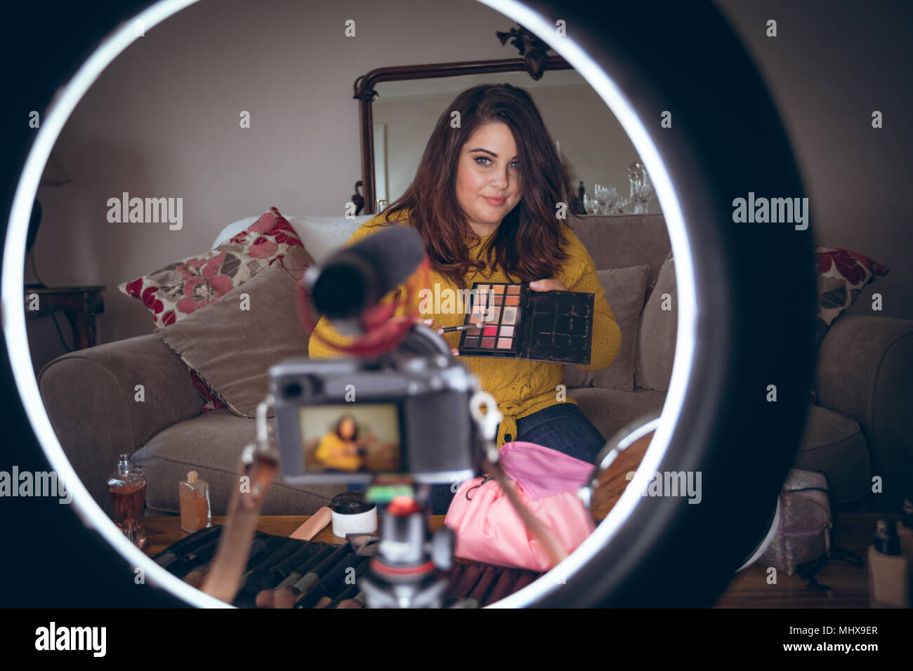 L'enregistrement vidéo féminine blogger vlog vidéo Banque D'Images