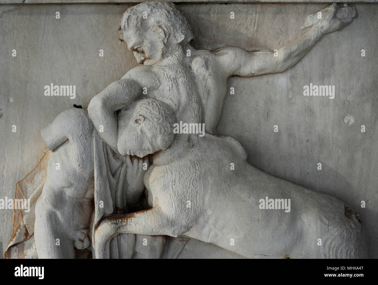 Parthénon. Metope du sud 1. Détail. Lapith et Centaure. En. Master Builder, Phidias. 5ème siècle BC. Acropole d'Athènes. Musée de l'Acropole. Athènes. La Grèce. Banque D'Images Parthénon. Metope du sud 1. Détail. Lapith et Centaure. En. Master Builder, Phidias. 5ème siècle BC. Acropole d'Athènes. Musée de l'Acropole. Athènes. La Grèce. Banque D'Images