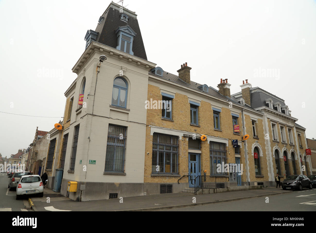 Bureau de poste qui dispose dans le film Bienvenue chez les Ch'tis à la  place de la République, Dunkerque, Pas de Calais, hauts de France, France  Photo Stock - Alamy